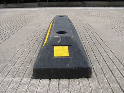 橡塑車輪定位器 提升交通設施安全與停車管理效能