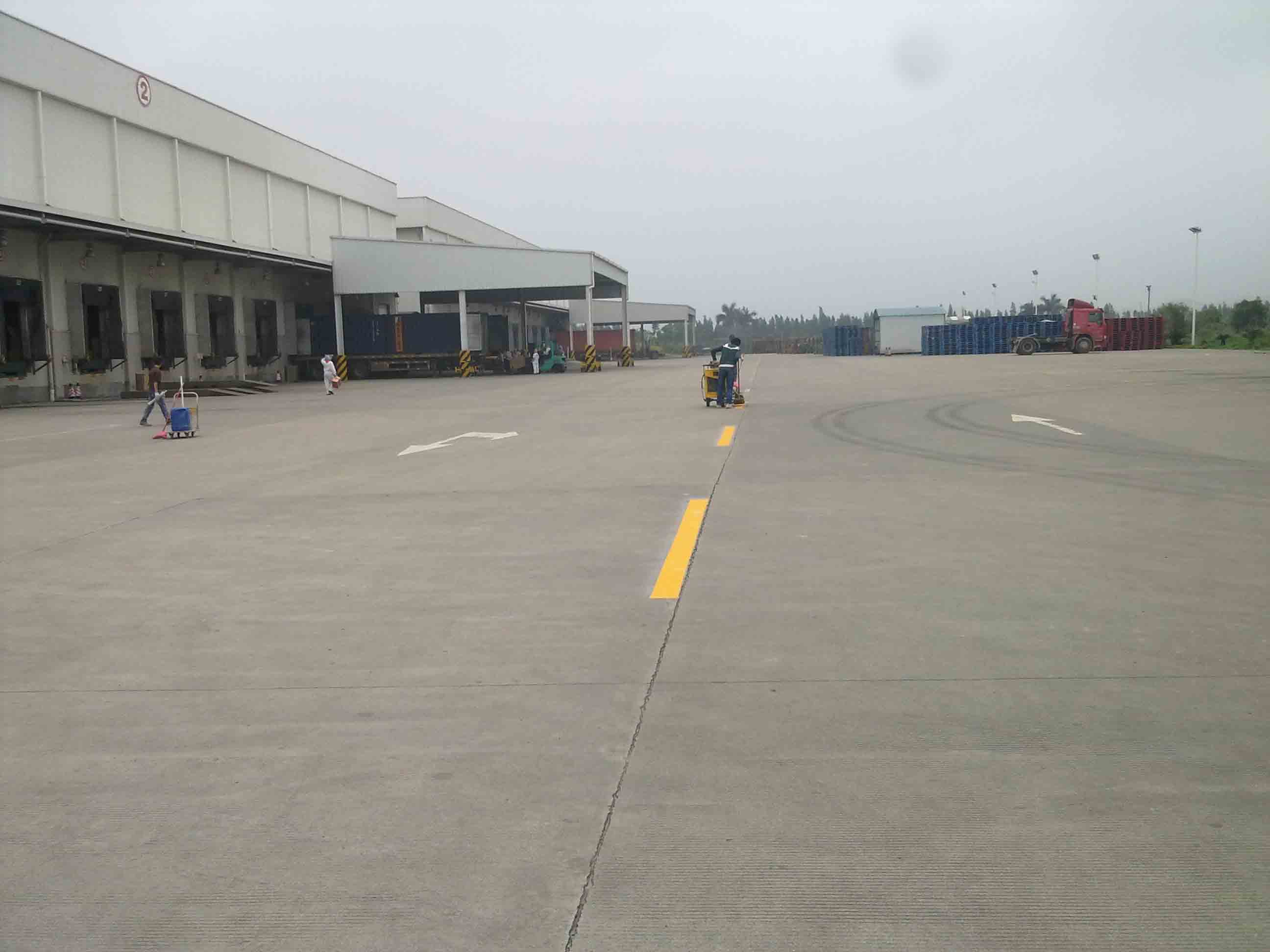 工廠交通安全設(shè)施工程 道路劃線、標(biāo)牌安裝與施工案例解析