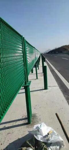 高速公路交通安全設(shè)施工程 守護(hù)生命線的基石